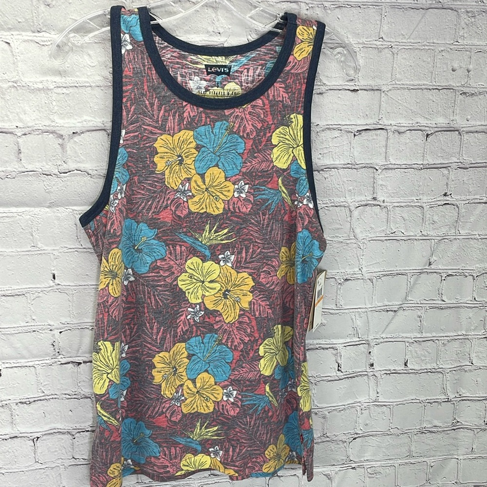 ⭐️NWT Levi’s floral Hawaiian tank top. SZ SM
